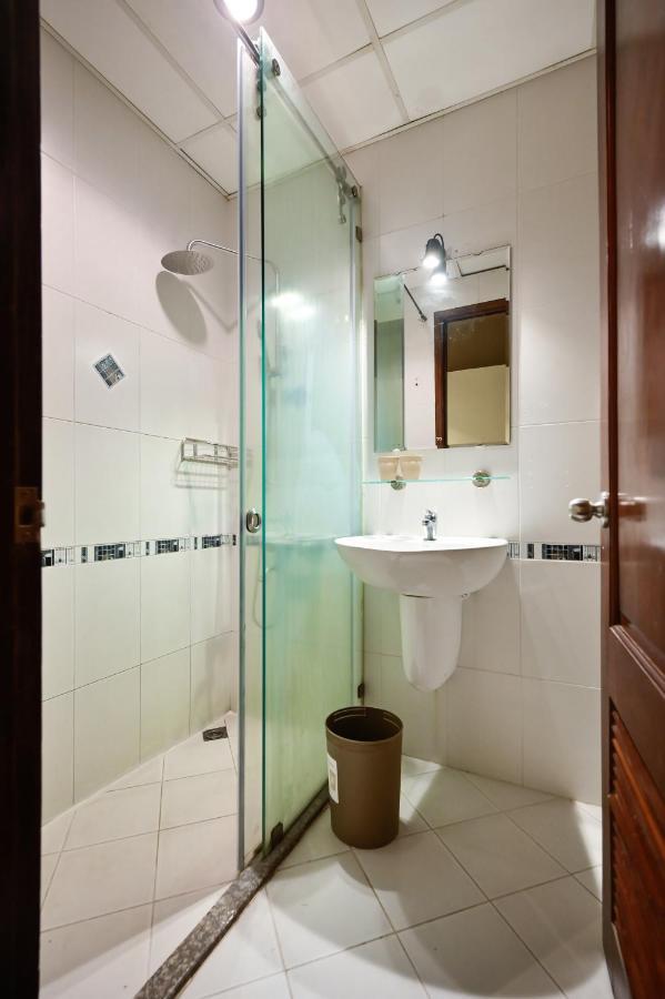 Khách sạn The Noble Swan New World 3*